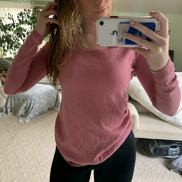 Pink sweater - Picture 1 of 2